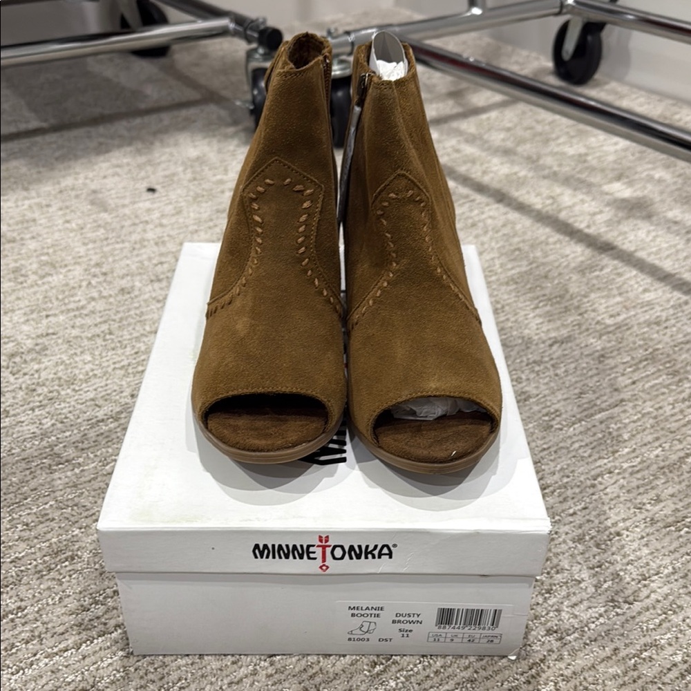 Minnetonka Women's Brown Peep-Toe Booties Size 11